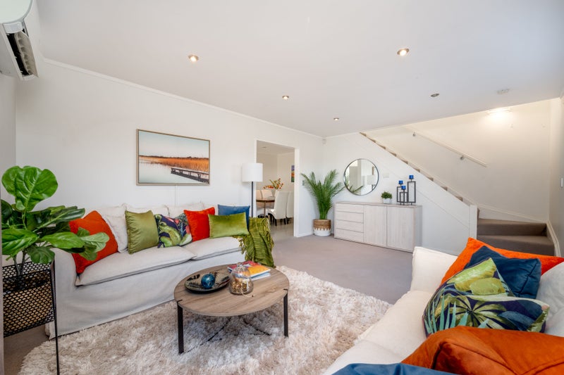 1/94 Aviemore Drive, Highland Park, Auckland - Carousel 1