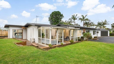 11 Munstead Place, Hillcrest, Auckland - Carousel 1