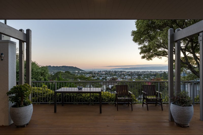 2 Hillary Heights, Whataupoko, Gisborne - Carousel 1