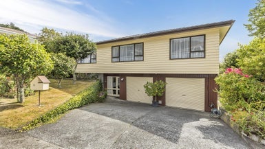 6 Saint Aidans Way, Tawa, Wellington - Carousel 1