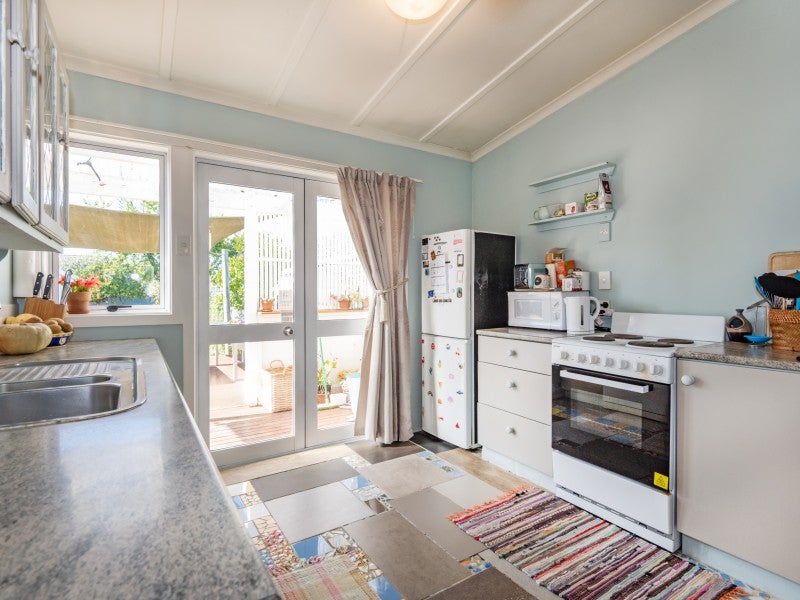 915 Willowpark Road North, Mayfair, Hastings - Carousel 2