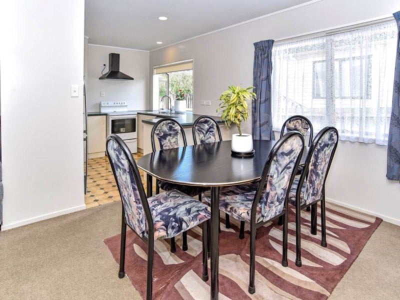 4 Waiari Road, Conifer Grove, Takanini - Carousel 2
