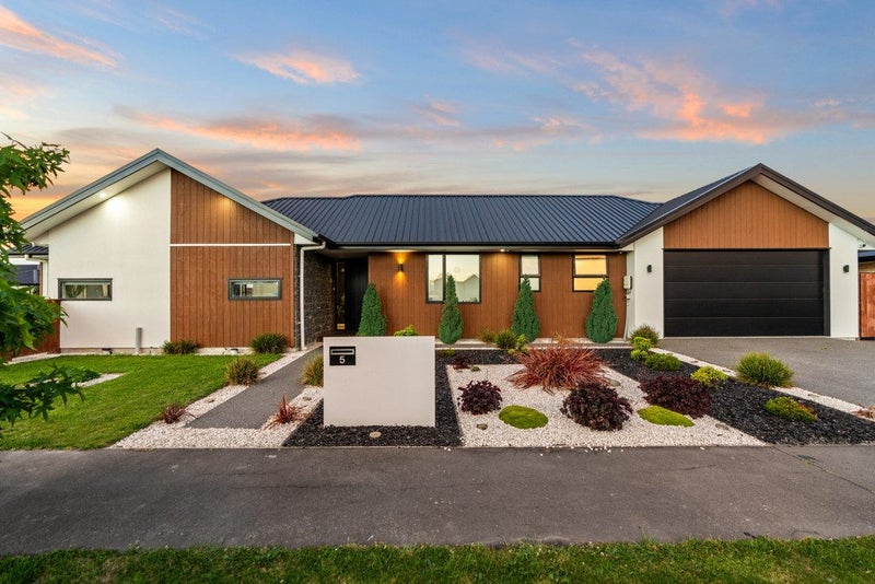5 Skibbereen Drive, Halswell, Christchurch - Carousel 1
