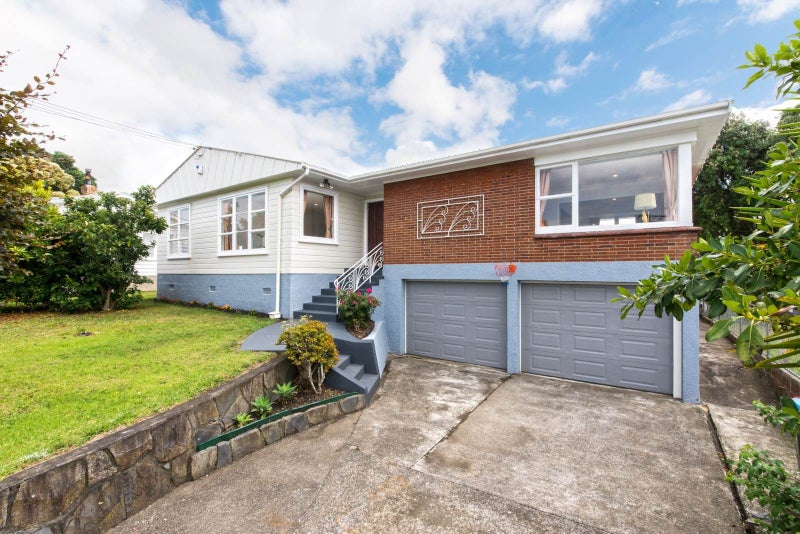 10 Khandallah Place, New Windsor, Auckland - Carousel 1