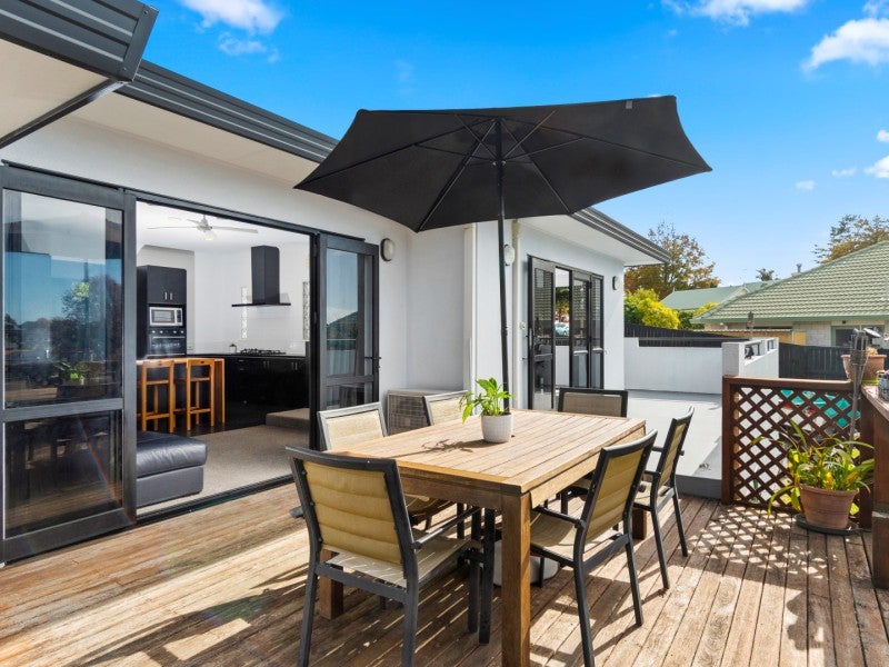 15 Harlech Glen, Bethlehem, Tauranga - Carousel 2