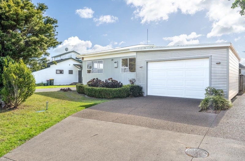 11 Drake Street, Howick, Manukau - Carousel 1