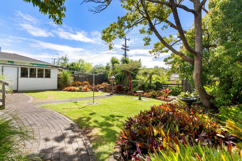 30 Vina Place, Massey, Auckland - Carousel 2