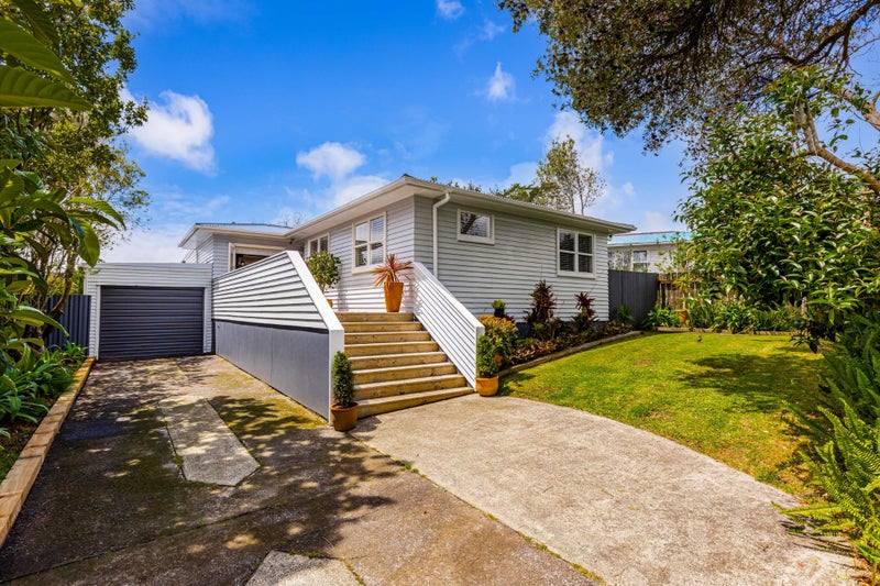 18 Taioma Crescent, Te Atatu Peninsula, Auckland - Carousel 1