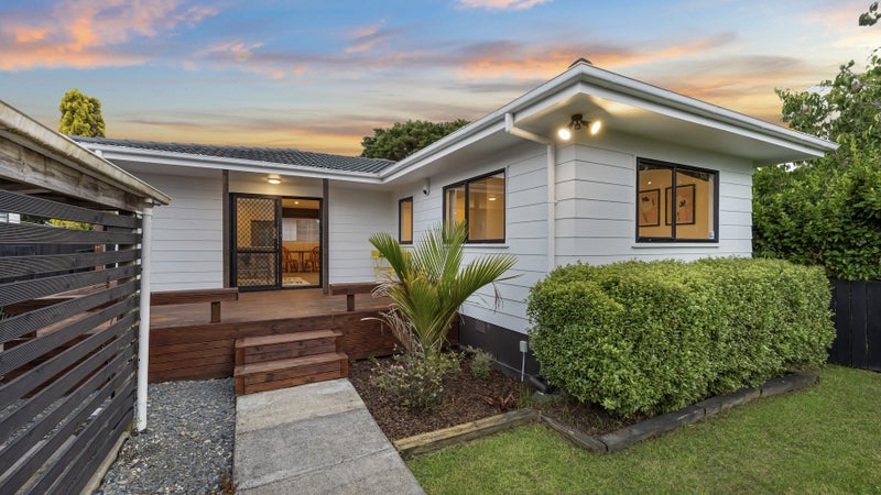 2/18 Darcy Place, Massey, Auckland - Carousel 1