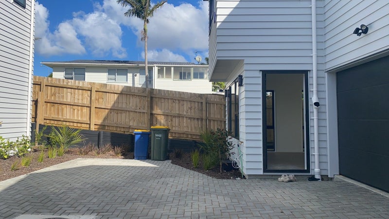 37B Allington Road, Massey, Auckland - Carousel 2