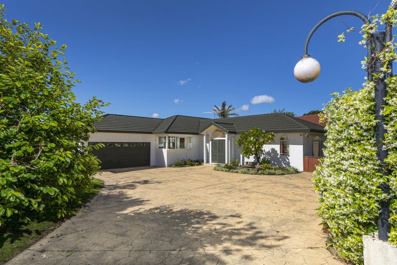 6 Vermeer Place, West Harbour, Auckland - Carousel 1