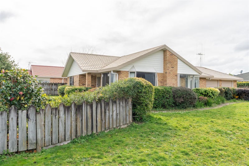 1 Commodore Avenue, Flagstaff, Hamilton - Carousel 14