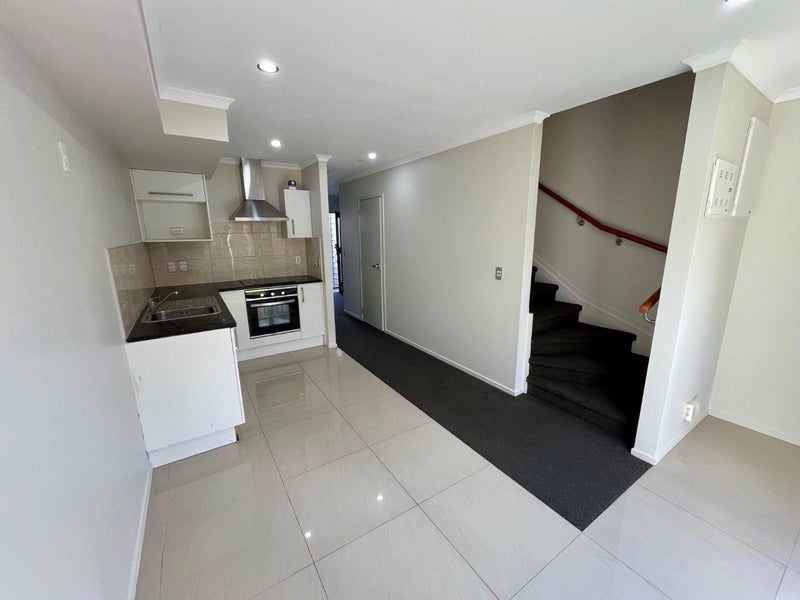 7/4 Wallson Crescent, Wiri, Auckland - Carousel 2