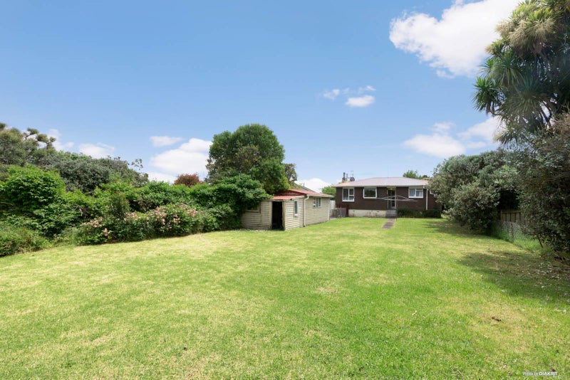 7 Royal View Road, Te Atatu South, Auckland - Carousel 2