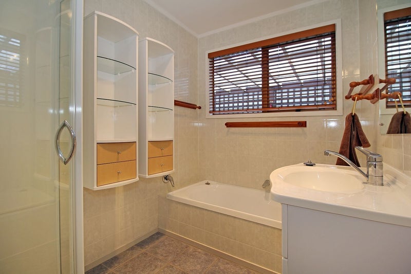10 Luanda Drive, Ranui, Auckland - Carousel 2