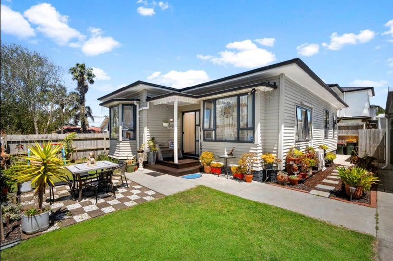 10 Viola Avenue, Mangere East, Auckland - Carousel 1