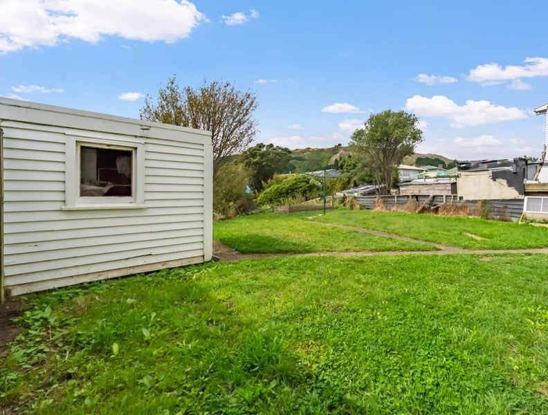40 Bell Street, Tawa, Wellington - Carousel 22