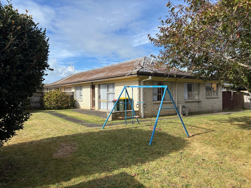 5B Hedge Row, Sunnyhills, Auckland - Carousel 1