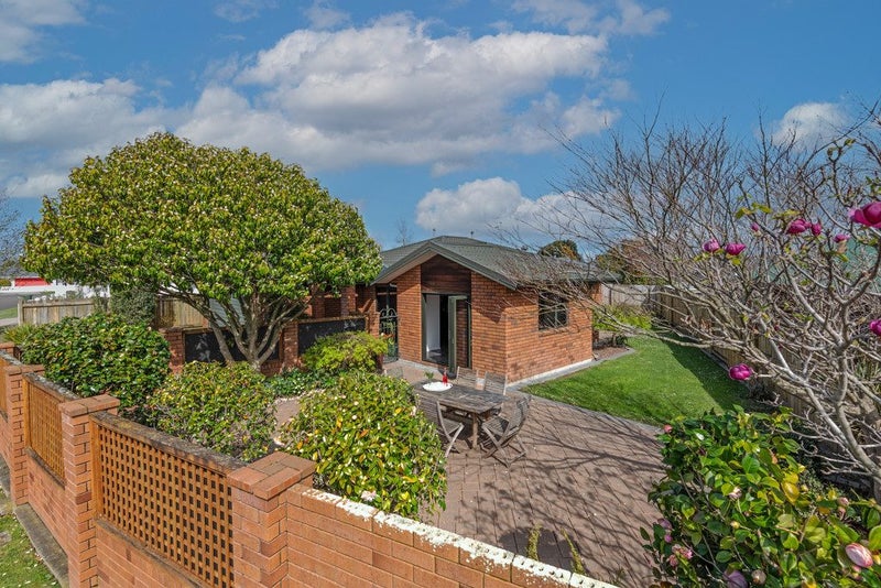 7 Strachan Way, Highbury, Palmerston North - Carousel 1