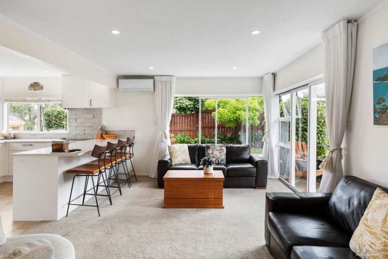 1/16 Northumberland Avenue, Belmont, Auckland - Carousel 2