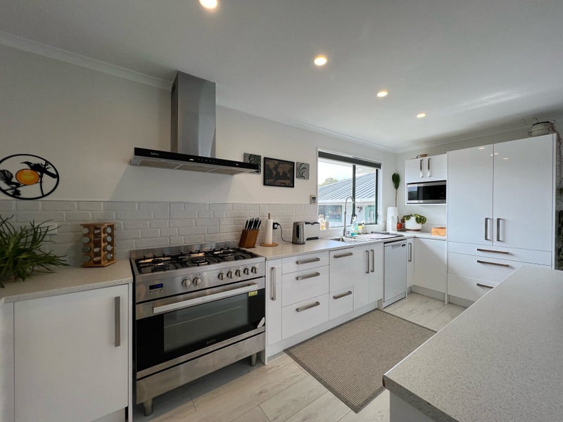 33 Taieri Crescent, Kelson, Lower Hutt - Carousel 1