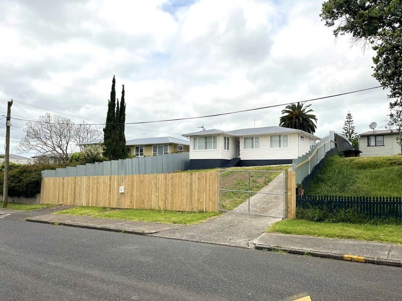 12 Whitley Crescent, Otara, Auckland - Carousel 1