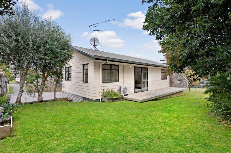 4 Marine Parade, Mellons Bay, Auckland - Carousel 2