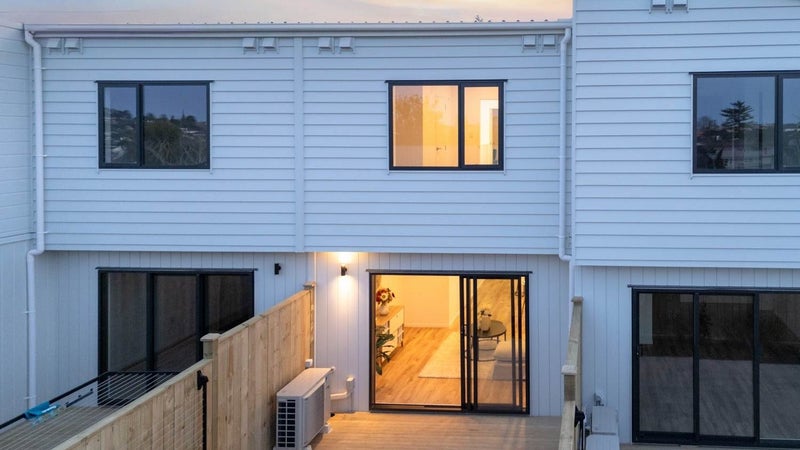 5D Sherie Place, Howick, Auckland - Carousel 1