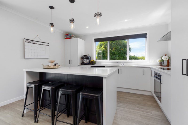 92 Penetaka Heights, Pyes Pa, Tauranga - Carousel 1