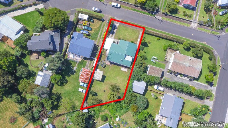 4 Tuakana Street, Point England, Auckland - Carousel 2