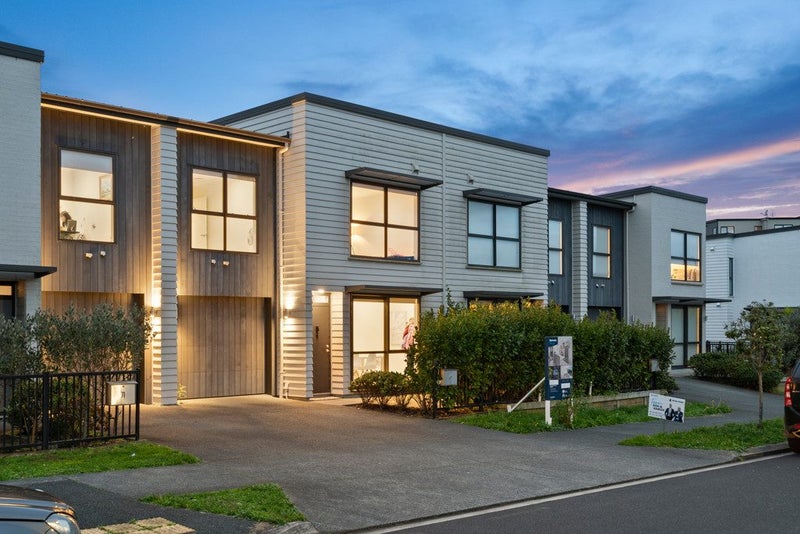 69 Matairangi Avenue, Totara Heights, Auckland - Carousel 1