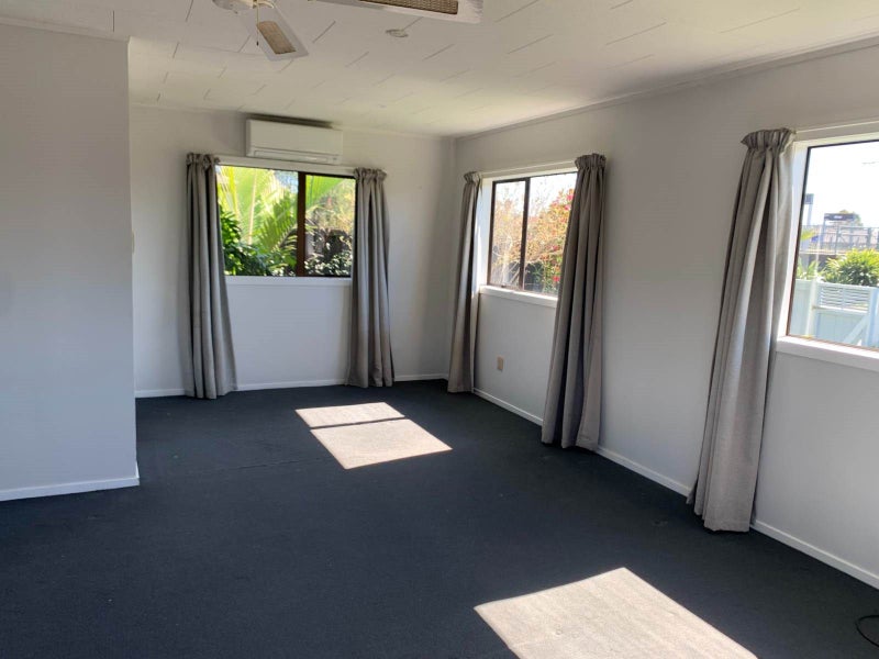 1/16 Pooks Road, Ranui, Auckland - Carousel 1