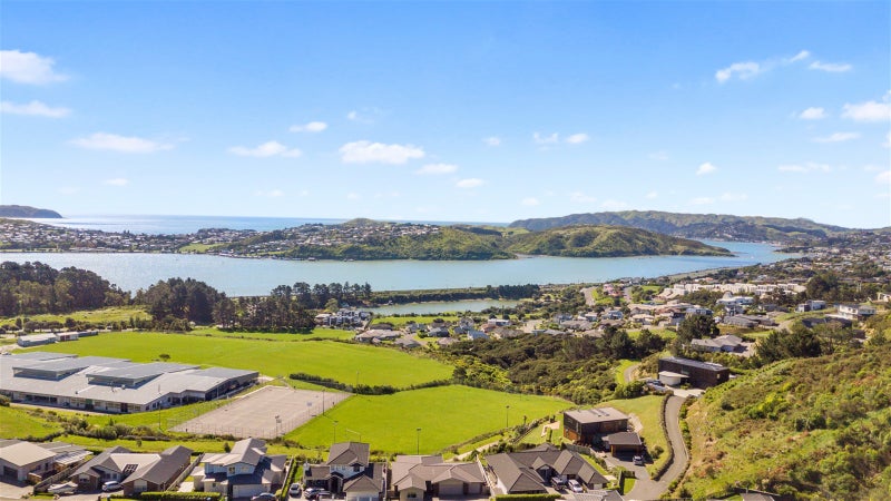 3 Baxters Rise, Aotea, Porirua - Carousel 1