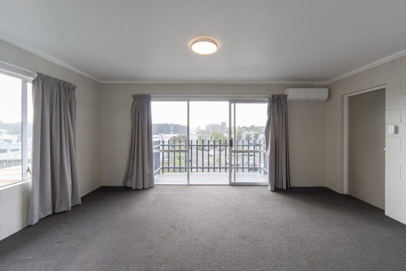 2/2 Ruakiwi Road, Hamilton Lake, Hamilton - Carousel 2