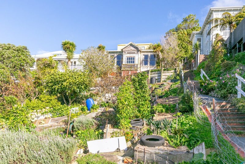 18 Dorking Road, Brooklyn, Wellington - Carousel 1