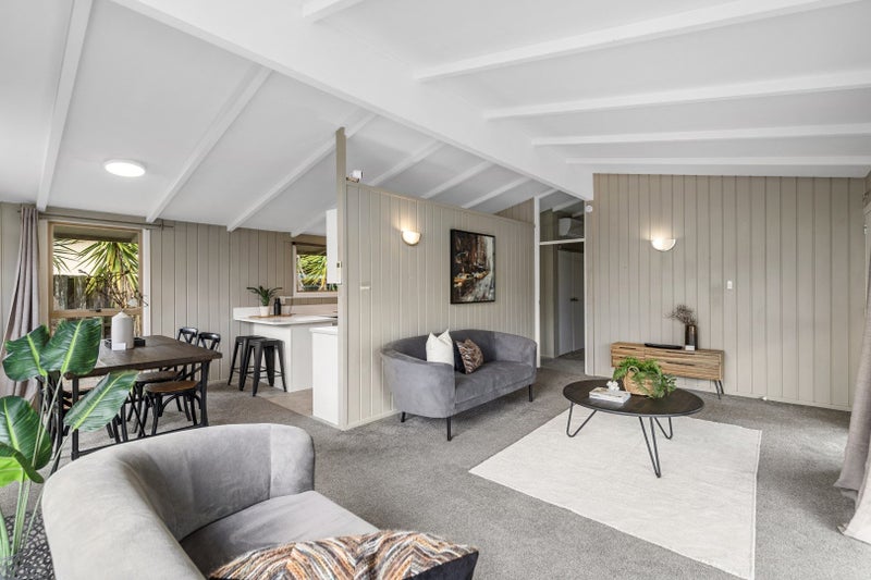 2 Holloway Place, Forest Lake, Hamilton - Carousel 1