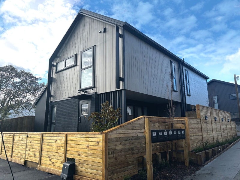 1/6 Victoria Street, Ebdentown, Upper Hutt - Carousel 1