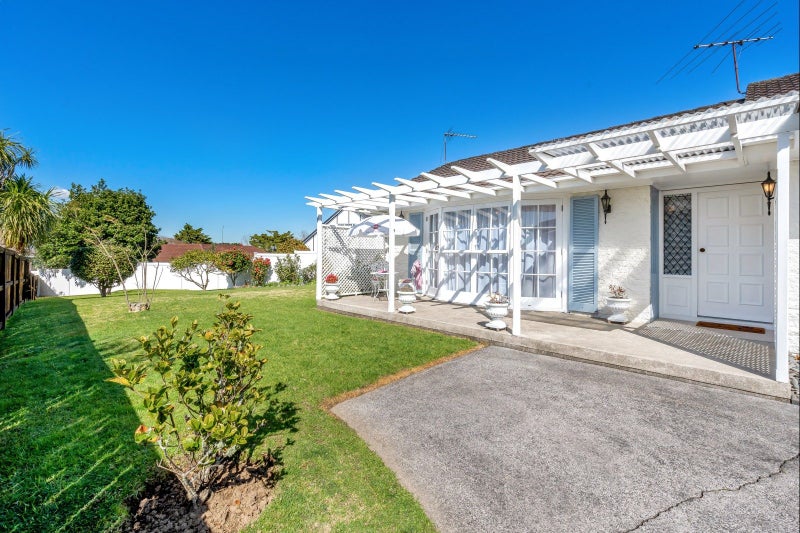 5 Rene Place, Sunnyhills, Auckland - Carousel 2
