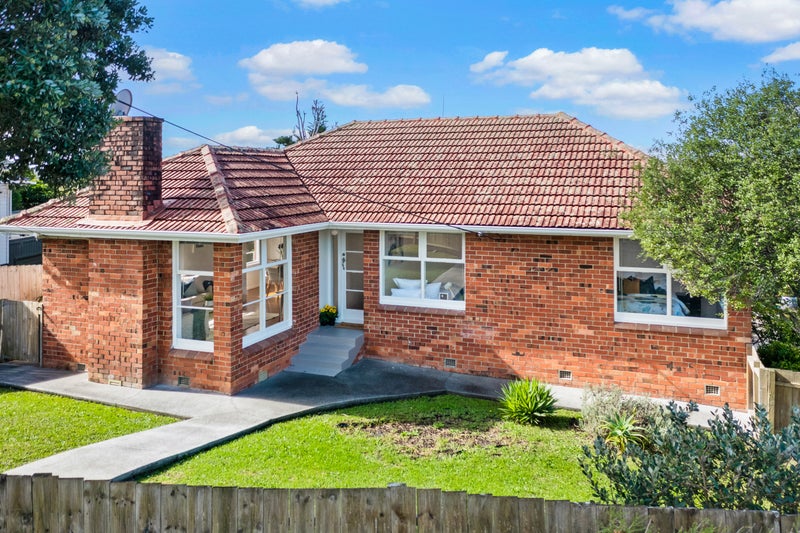 1/145 Rangatira Road, Beach Haven, Auckland - Carousel 1
