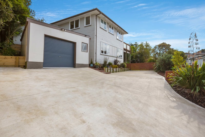 12 Takapuwahia Drive, Takapuwahia, Porirua - Carousel 1