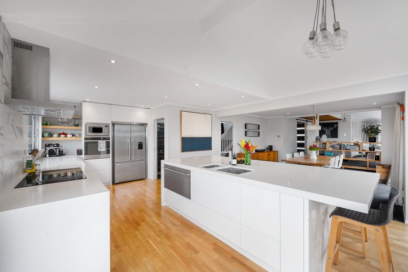 15 Satara Crescent, Khandallah, Wellington - Carousel 1