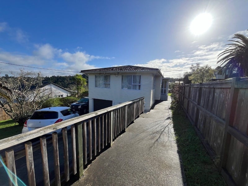 17 Radiata Lane, Chatswood, Auckland - Carousel 2