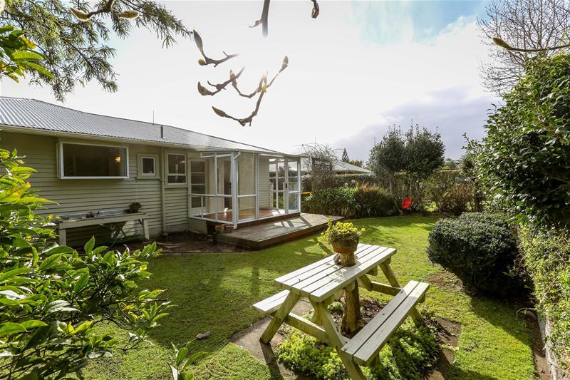 28 Rosendale Avenue, Spotswood, New Plymouth - Carousel 1