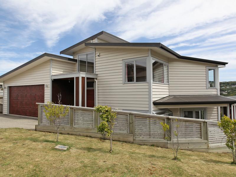 76 Cedar Street, Maungaraki, Lower Hutt - Carousel 1