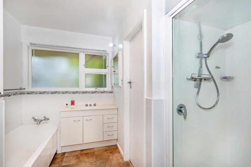 117 Brookside Terrace, Bryndwr, Christchurch - Carousel 13