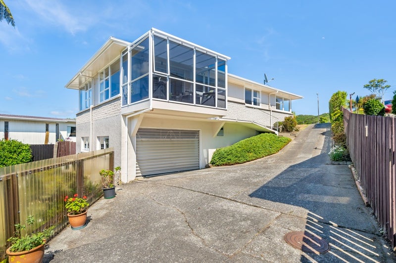 16 Cedar Street, Maungaraki, Lower Hutt - Carousel 1