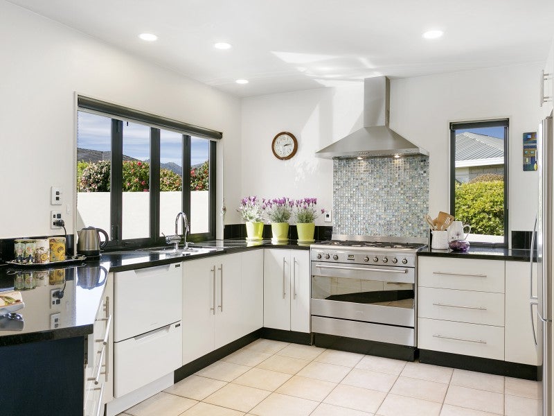 28 Fairview Terrace, Waipahihi, Taupo - Carousel 2