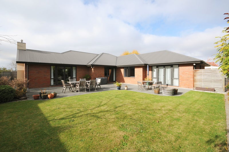 3 Willowview Drive, Redwood, Christchurch - Carousel 2