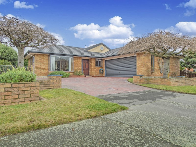 39 Kintyre Drive, Broomfield, Christchurch - Carousel 1
