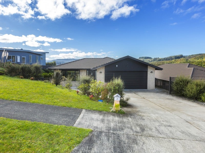 29 King Charles Drive, Kingsley Heights, Upper Hutt - Carousel 1